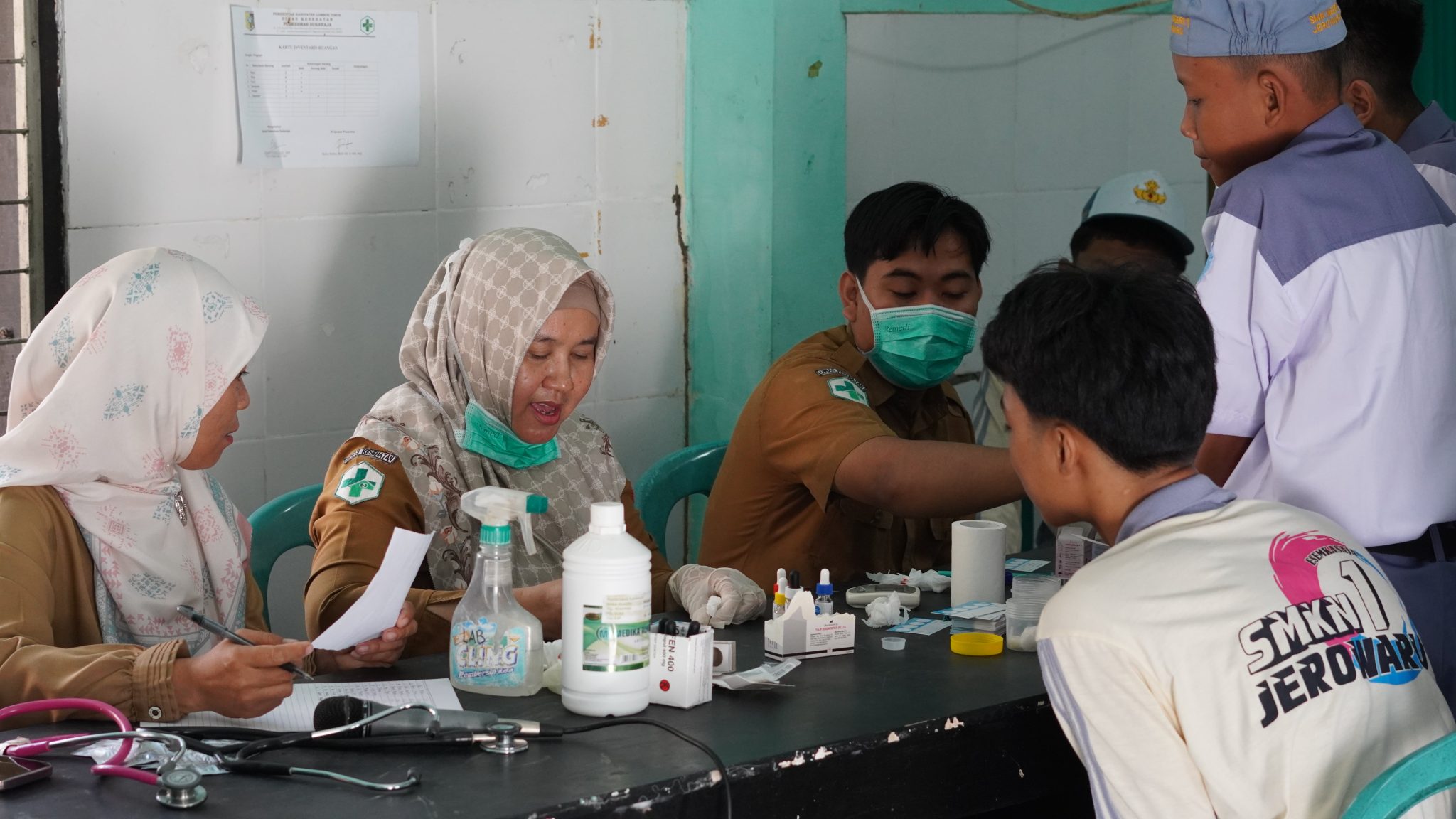 Top! SMKN 1 Jerowaru Gandeng Puskesmas Sukaraja Gelar Pemeriksaan Kesehatan Gratis Siswa