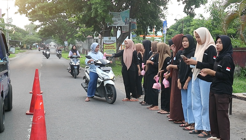 OSIS SMKN 1 Jerowaru Berbagi Kebaikan di Bulan Penuh Berkah