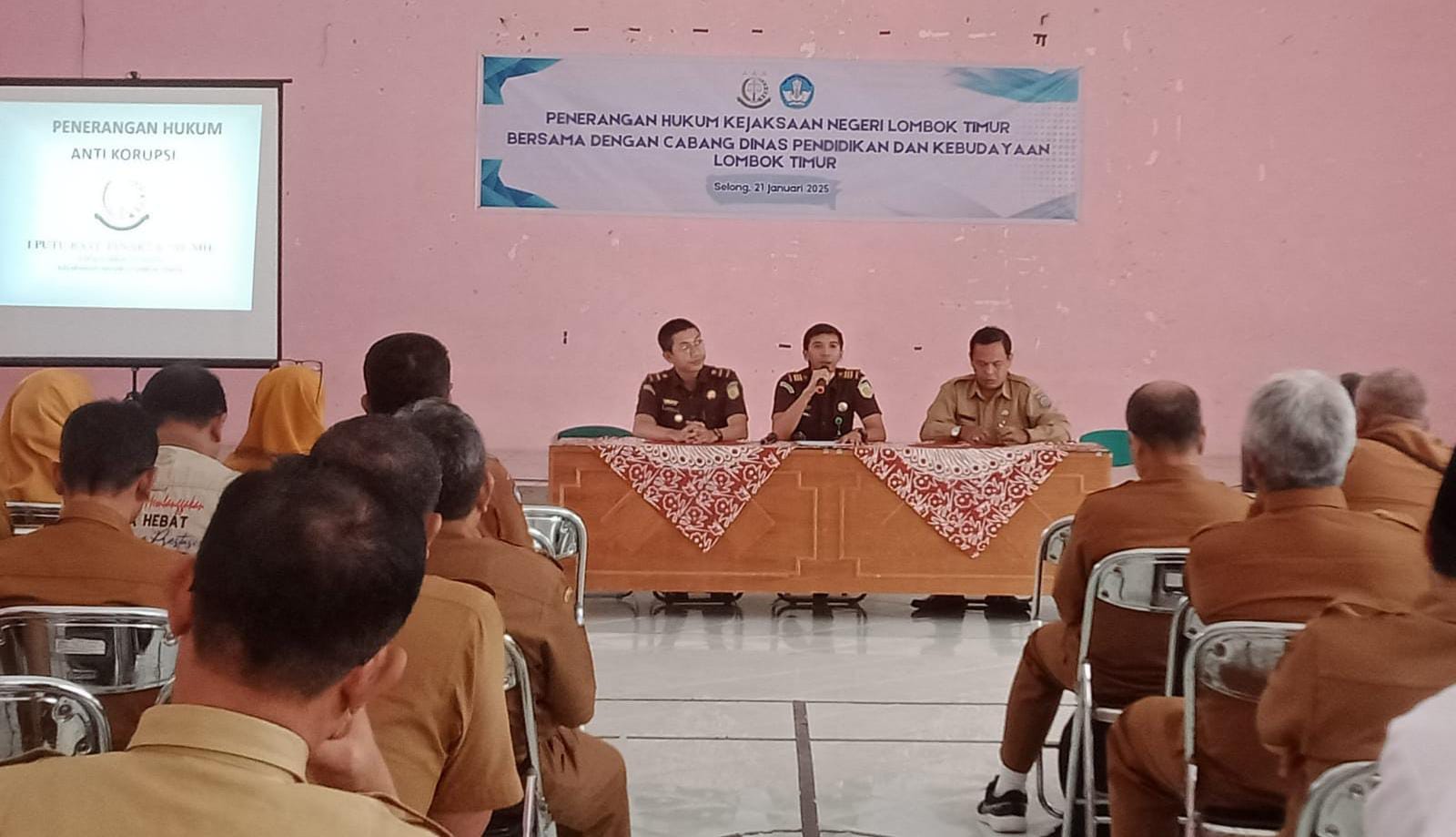 Cabang Dinas Dikbud Lotim Gandeng Kejari Gelar Sosialisasi dan Penyuluhan Hukum
