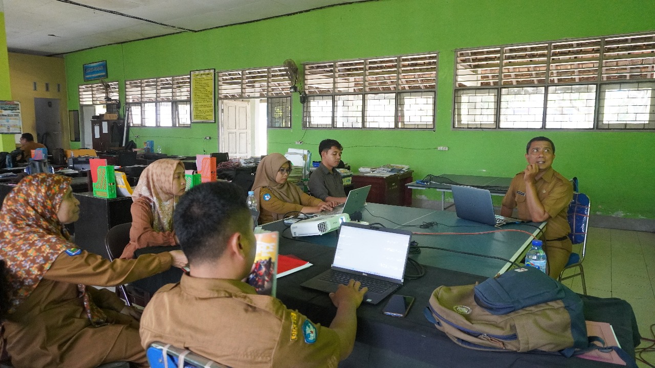 Supervisi dan Pembinaan Guru Oleh Pengawas Sekolah di SMKN 1 JEROWARU