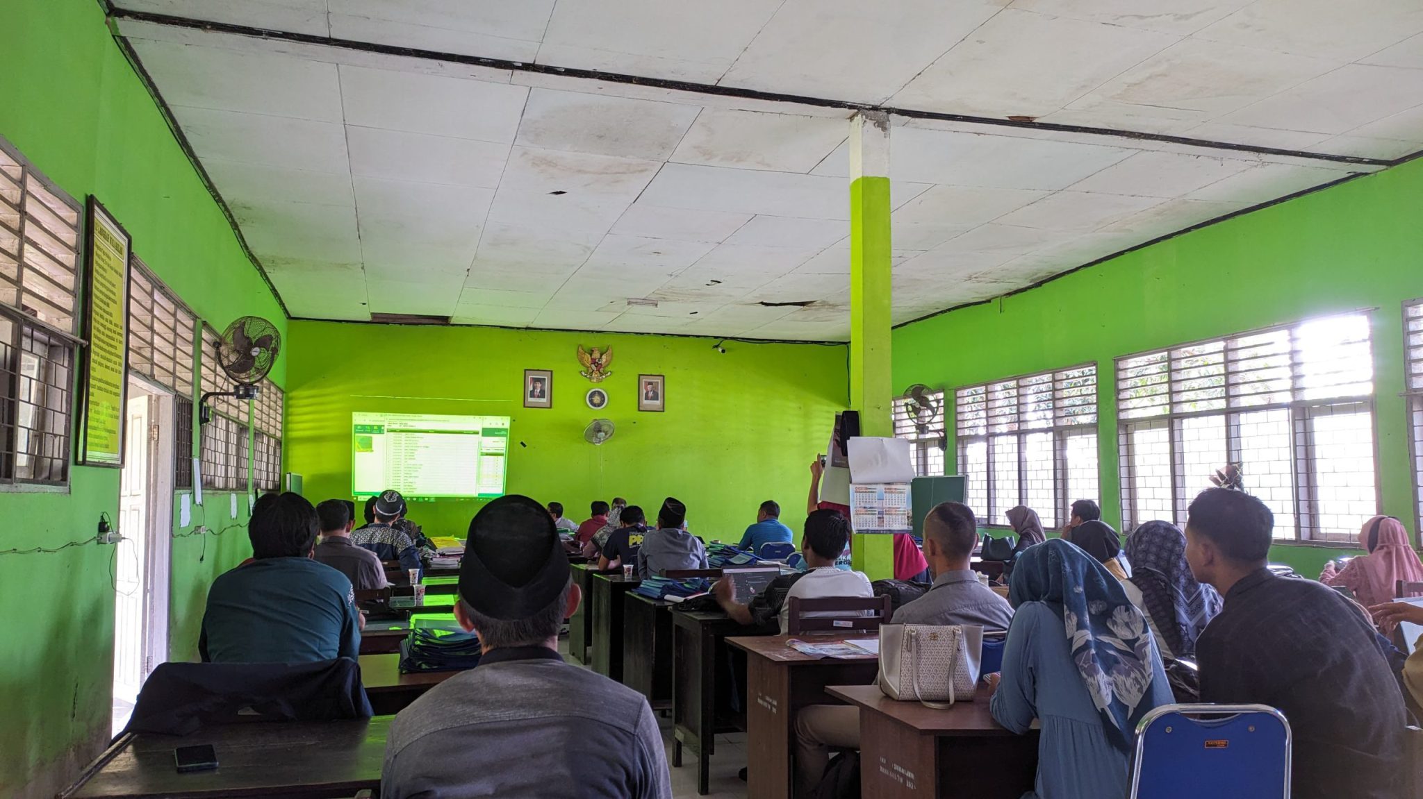 Pastikan KBM Langsung Berjalan Awal Masuk Semester Genap T.P 2024/2025, SMKN 1 Jerowaru Adakan Rapat Pembagian Tugas