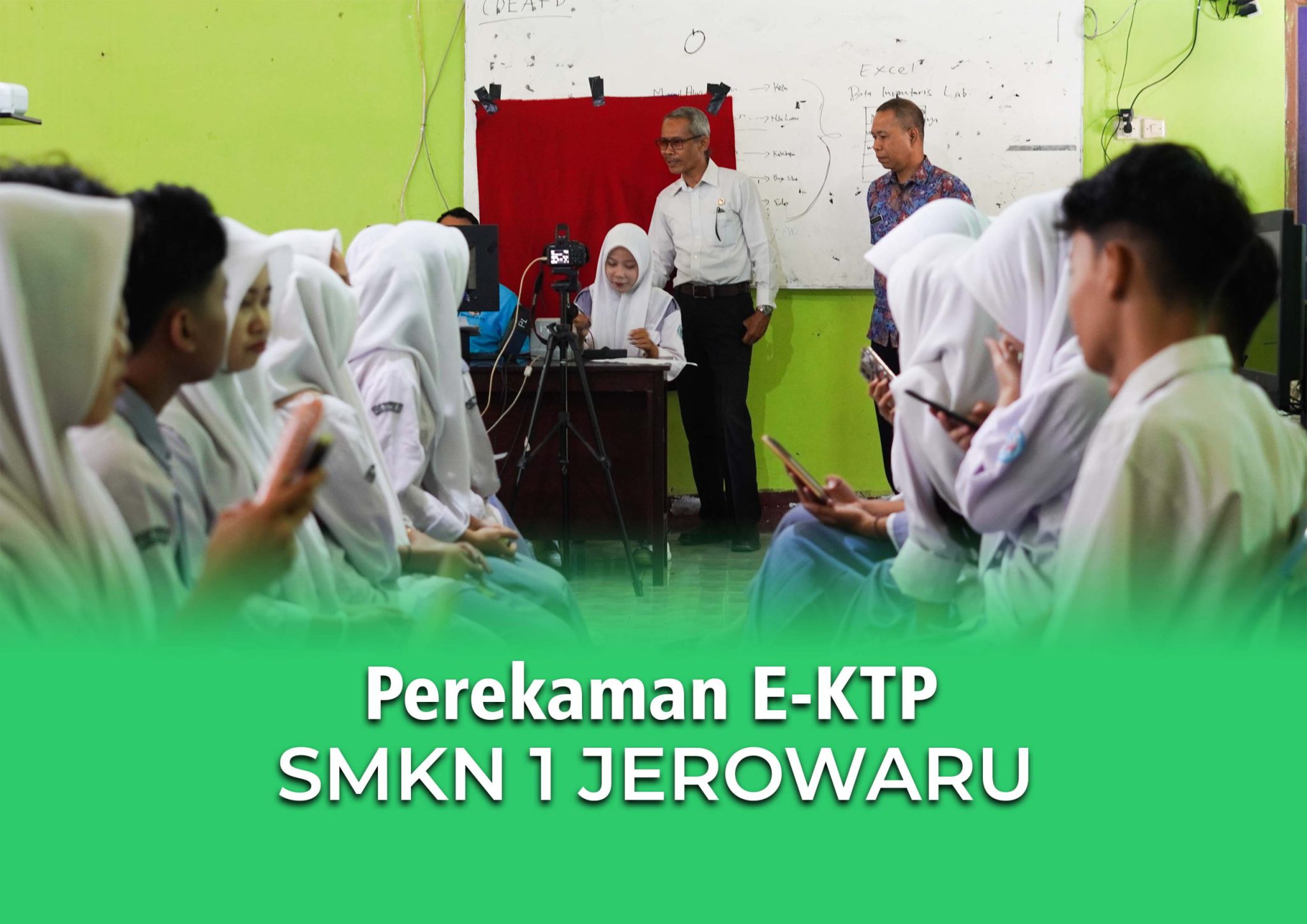 63 Siswa Ikuti Perekaman E-KTP di SMKN 1 Jerowaru