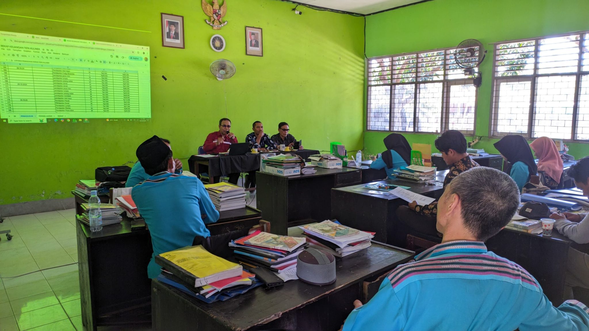 Rapat Rutin Bulan Oktober Bahas Persiapan Penilaian Akhir Semester dan Evaluasi Kinerja