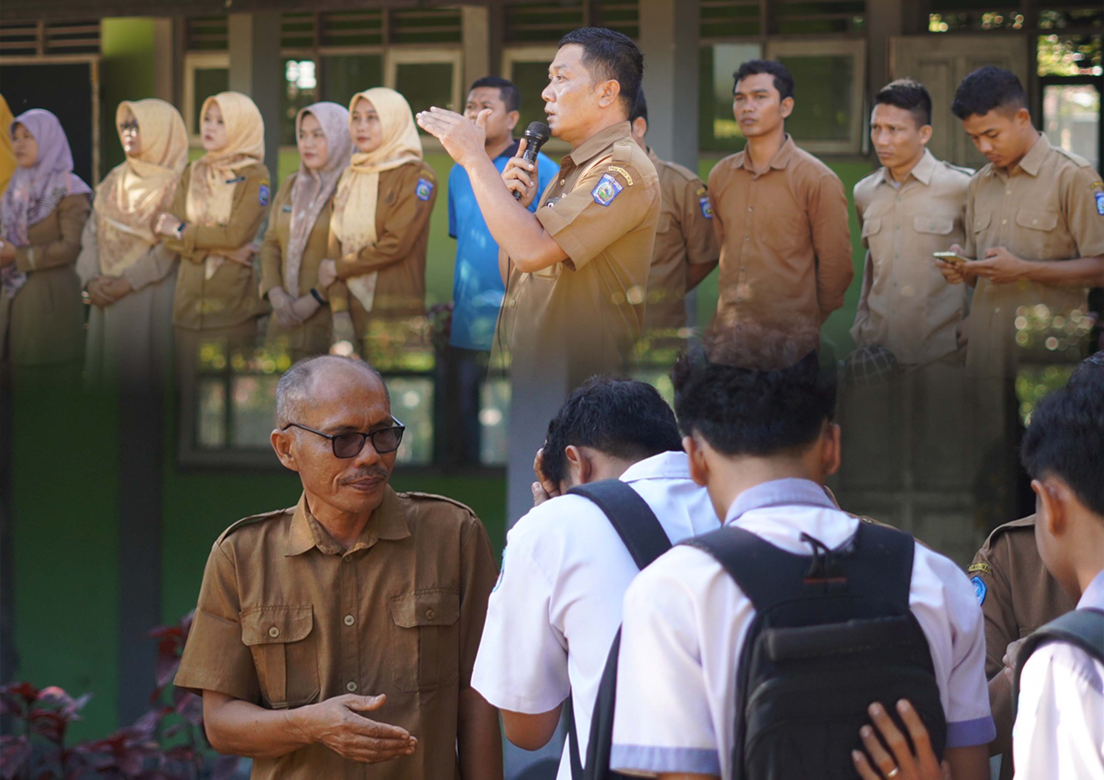 Pererat Silaturahmi Pasca Lebaran, Keluarga Besar SMKN 1 Jerowaru Gelar Halal Bihalal di Hari Pertama Masuk Sekolah